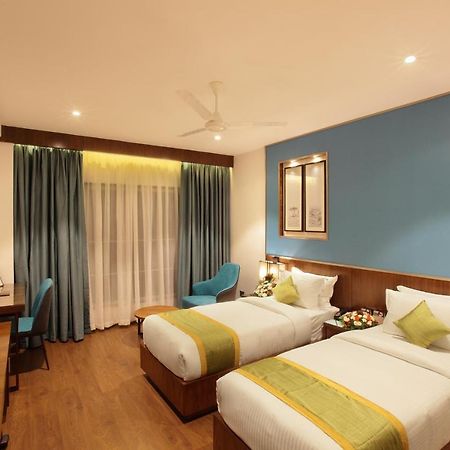 Hotel Ceasar Palace Thodupuzha Εξωτερικό φωτογραφία