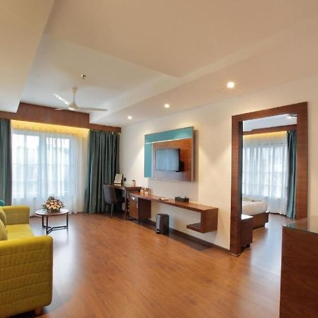 Hotel Ceasar Palace Thodupuzha Εξωτερικό φωτογραφία