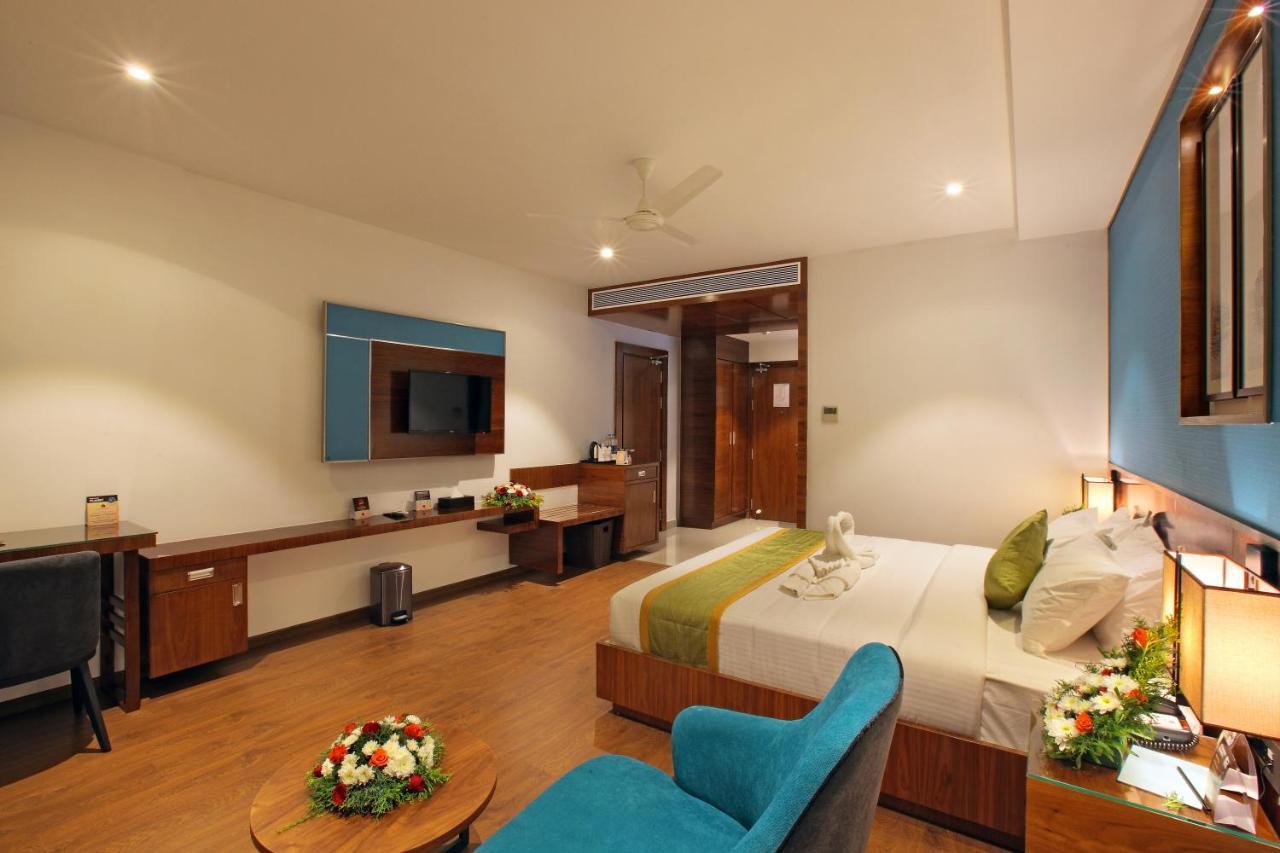 Hotel Ceasar Palace Thodupuzha Εξωτερικό φωτογραφία