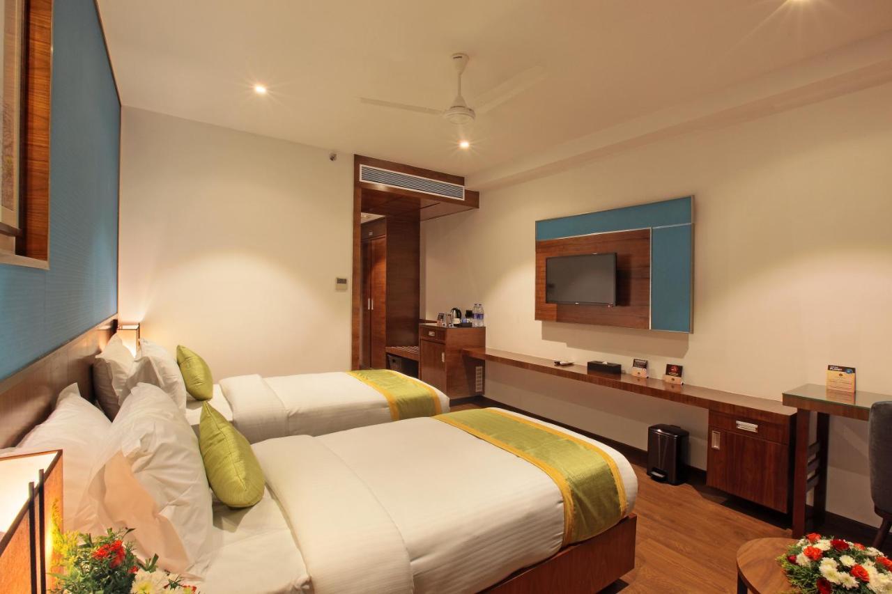 Hotel Ceasar Palace Thodupuzha Εξωτερικό φωτογραφία