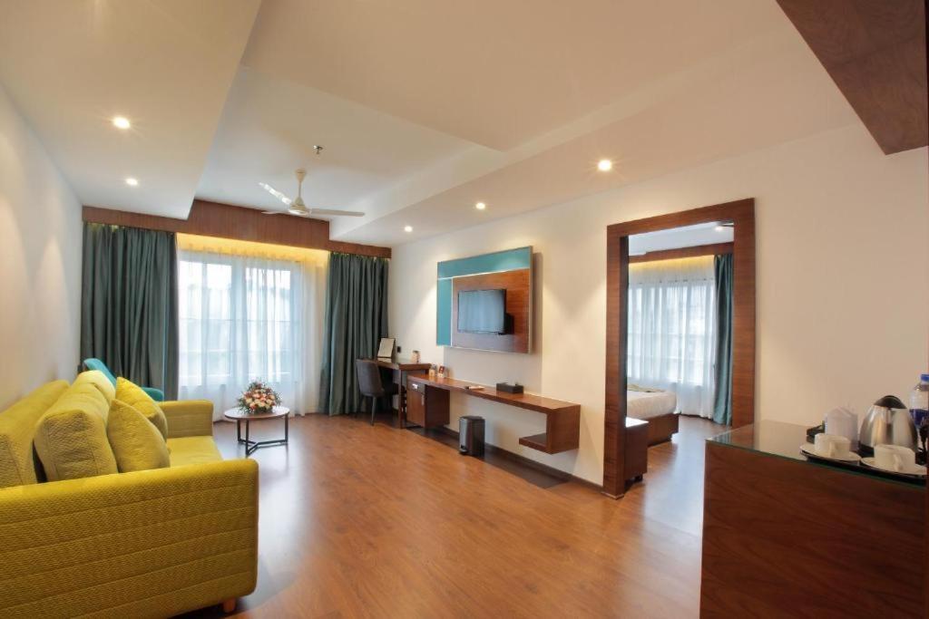 Hotel Ceasar Palace Thodupuzha Εξωτερικό φωτογραφία