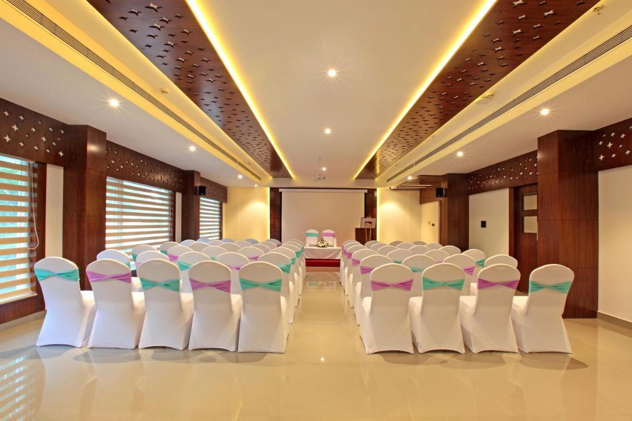 Hotel Ceasar Palace Thodupuzha Εξωτερικό φωτογραφία