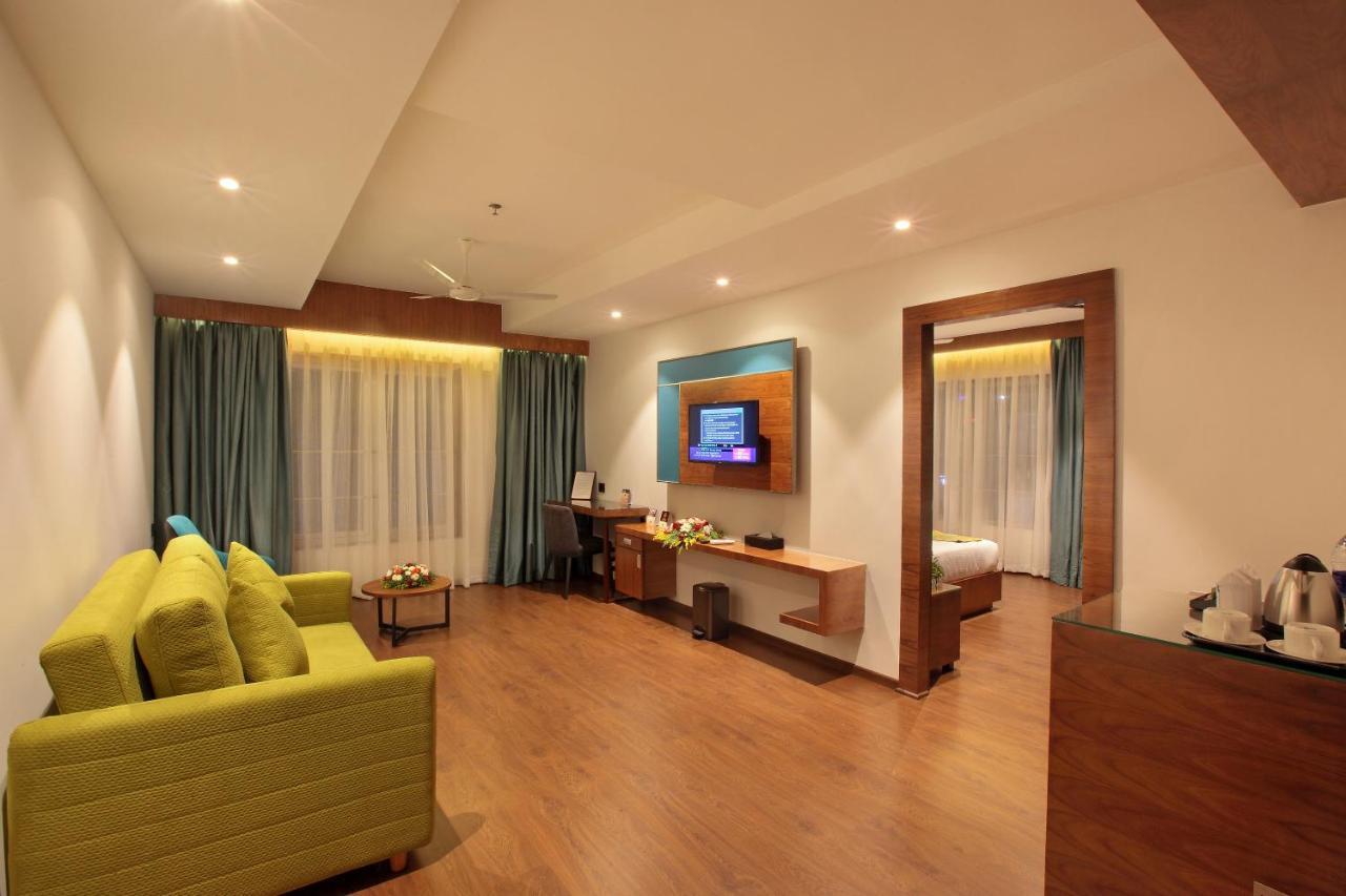 Hotel Ceasar Palace Thodupuzha Εξωτερικό φωτογραφία